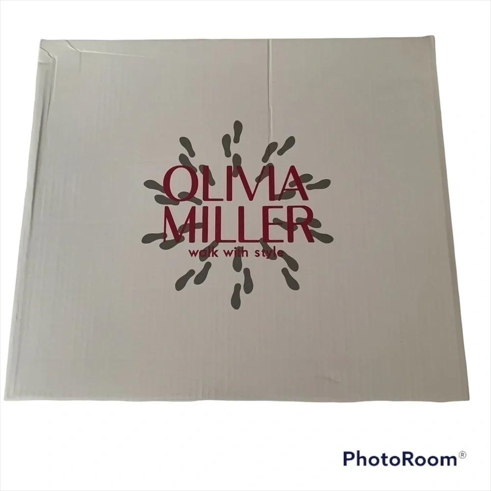 𝅺OLIVIA Miller Cozy Boots Size 6 New in Box